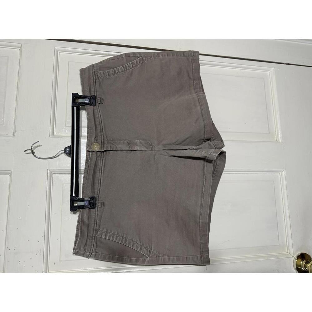 Liz Claiborne classic khaki shorts size 16